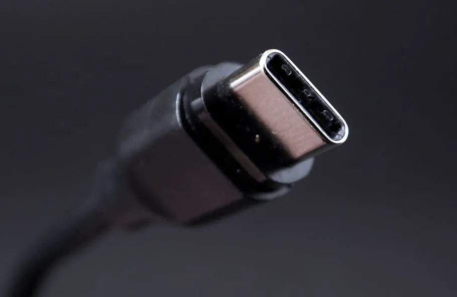 Komisi Eropa Wajibkan Semua Ponsel pakai Charger Tipe USB-C, Ini Alasannya