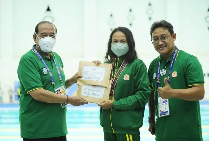 Perenang Jatim Nurul Fajar Fitriyati Pecahkan Rekor PON
