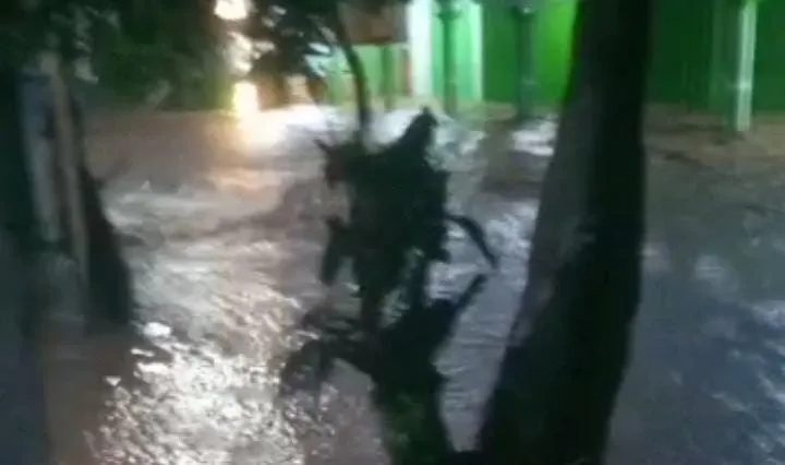Banjir Gondang, BPBD Tulungagung Droping Air Bersih