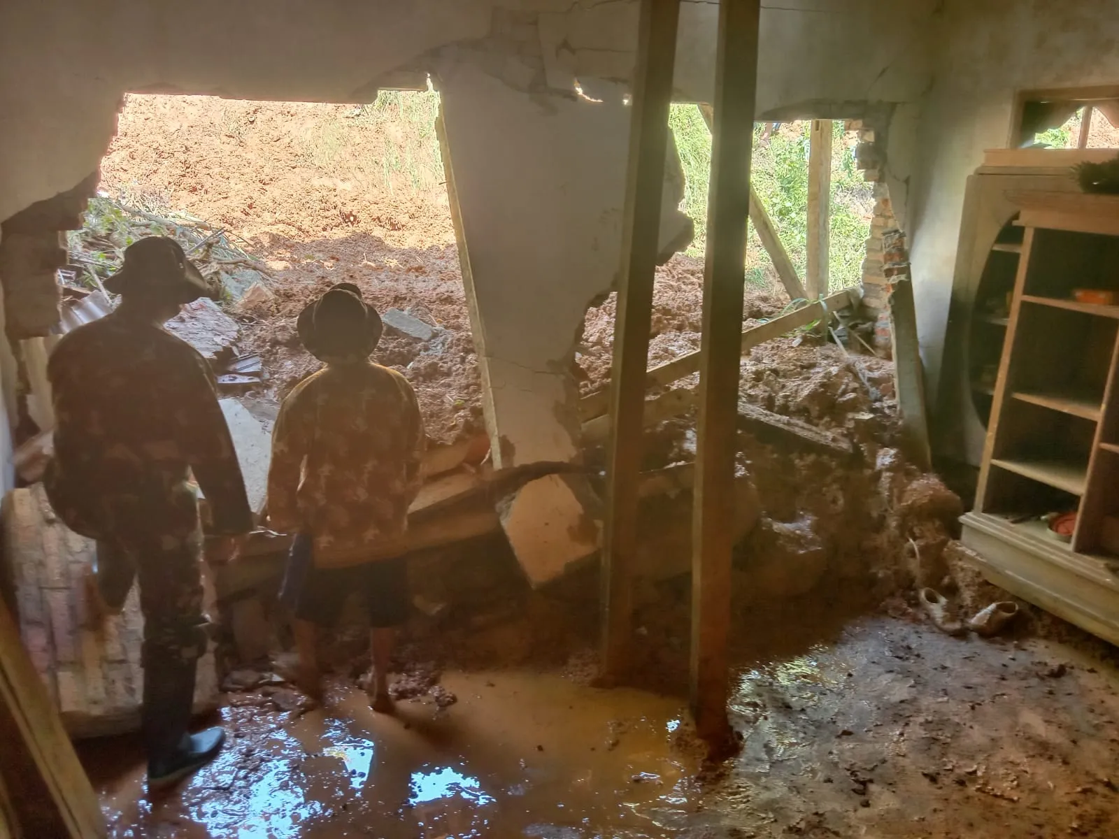 Hujan Deras, Longsor Landa 5 Desa di Kecamatan Pagerwojo