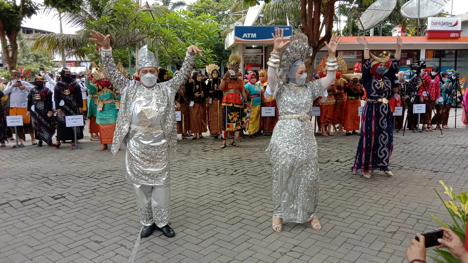 Pawai Busana Tradisional Puncak Peringatan HUT RSUD dr Iskak