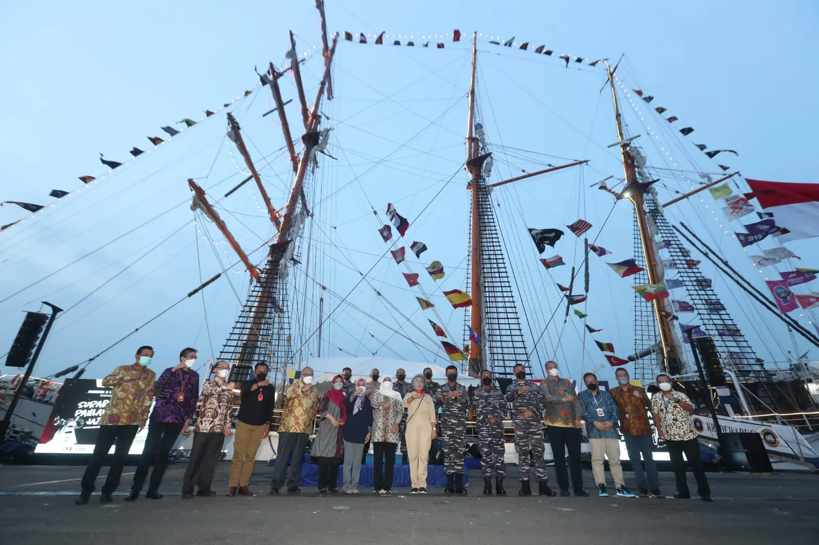 Indah Kurnia, Koarmada II, dan Bank Indonesia Gelar Surabaya Jazz Festival di atas KRI Dewa Ruci