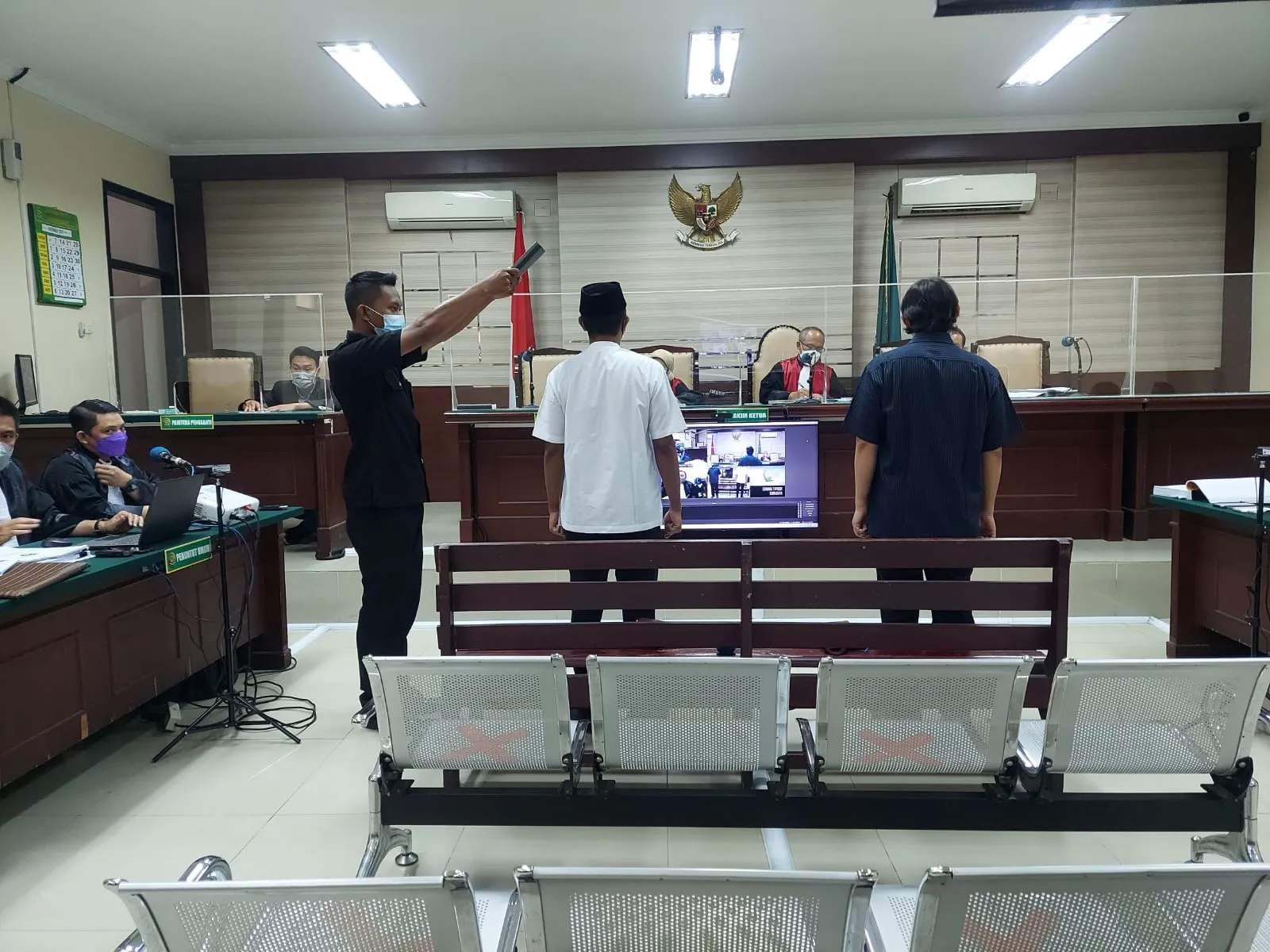 Ajudan Bupati Nganjuk Akui Aliran Uang Suap untuk Beli Mobil dan Bersenang-senang