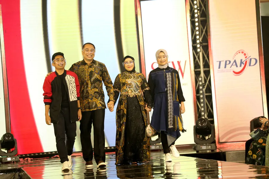 Surabaya Fashion Week 2021 Resmi Dibuka, Wali Kota Eri: Sebagai Tempat Pemasaran dan Promosi UMKM