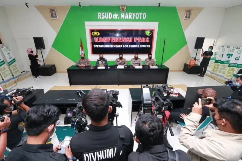 Tim DVI Mabes Polri Kembali Identifikasi 7 Jenazah Korban Semeru, Ini Identitasnya