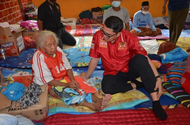 Komisi III Gelontor 765 Paket Bantuan untuk Korban Erupsi Gunung Semeru