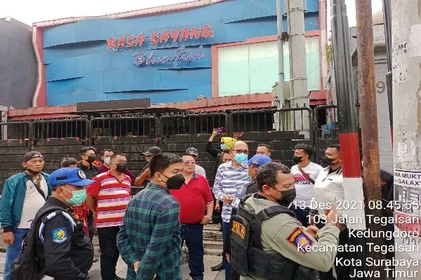 Baca juga : Cafe Rasa Sayang Blue Fish Surabaya Ditutup Paksa oleh Petugas Gabungan