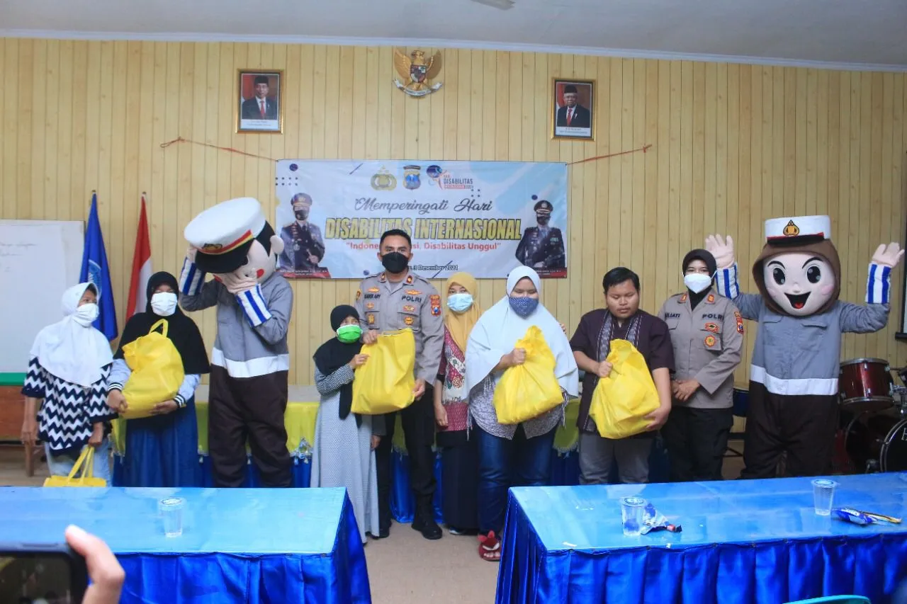 Hari Disabilitas International, Polres Jember Berikan Kejutan Kepada Siswa SLB Negeri Branjangan