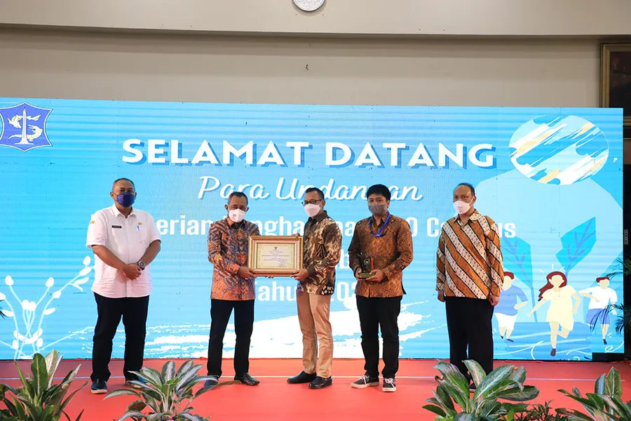 Pemkot Surabaya Ganjar Penghargaan 10 Kampus Terbaik yang Ramah Lingkungan