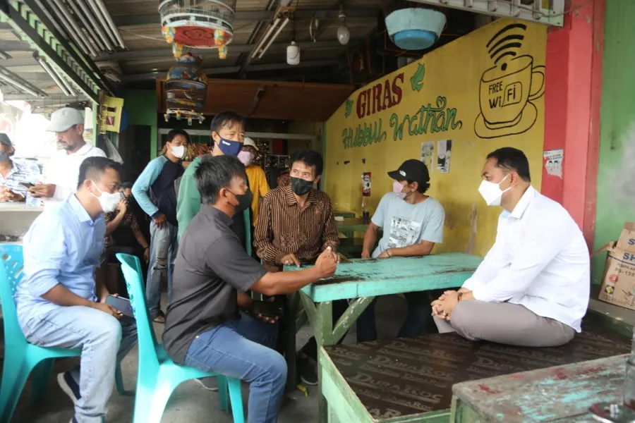 Cangkruk di Warkop, Wali Kota Eri Bantu dan Berdayakan Nelayan Nambangan