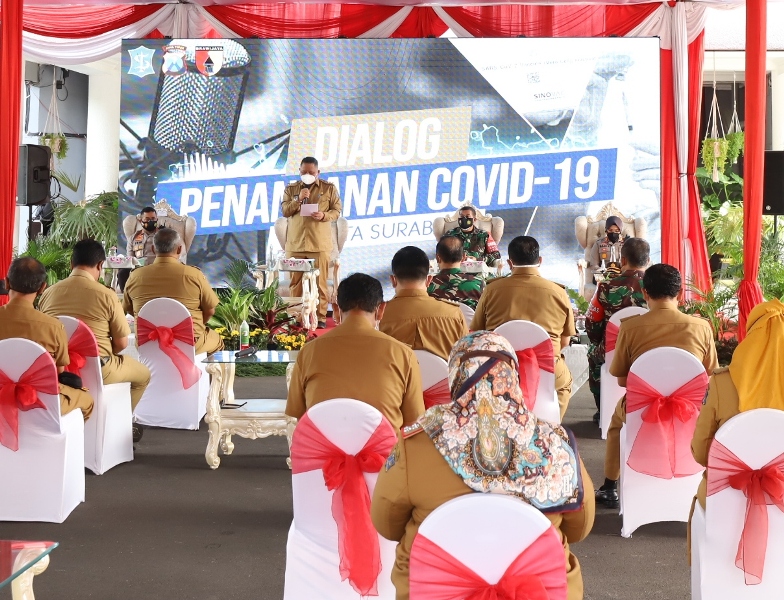 Kegiatan acara Dialog Penanganan Covid - 19 di Balai Kota Surabaya. | byta/bacasaja.id