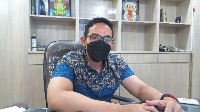Kepala Bagian Humas Pemkot Surabaya Febriadhitya Prajatara.