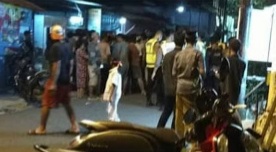 Kejadian pengeroyokan di Warkop Yonku Sidoarjo. (Istimewa)