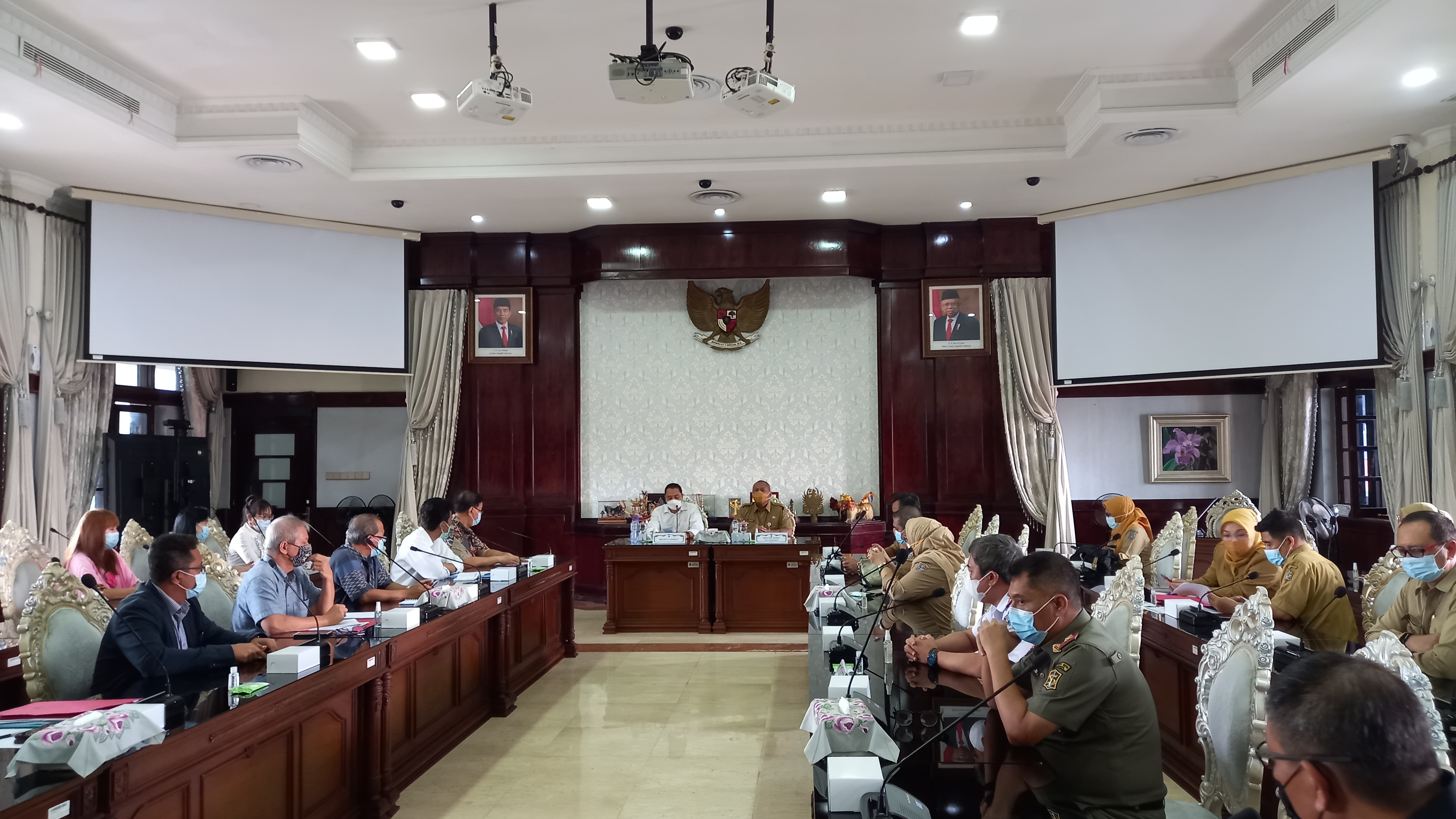 Suasana audiensi di ruang sidang Wali Kota Surabaya, Senin (29/3/2021)