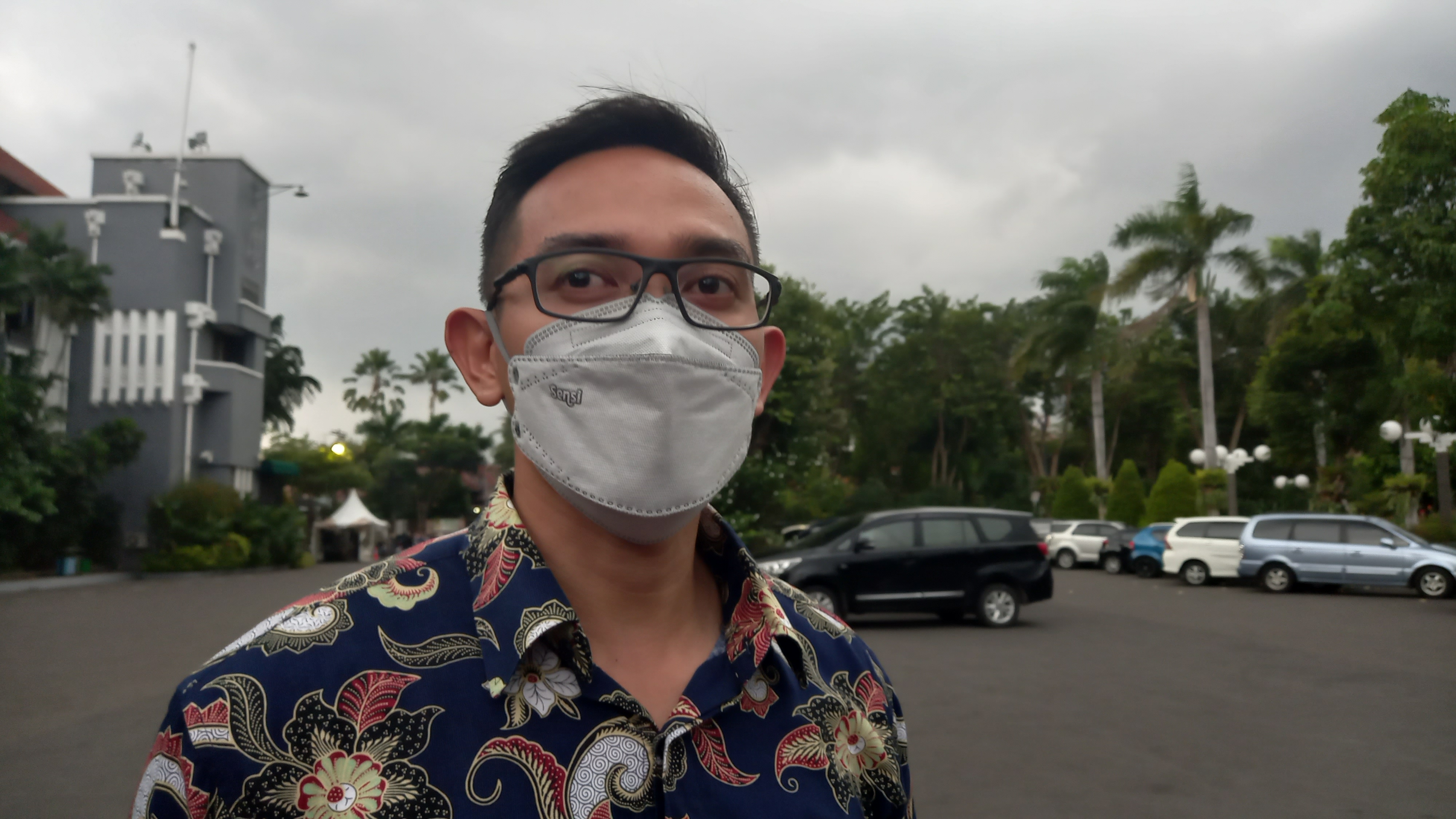 Kepala Bagian Humas Pemkot Surabaya Febriadhitya Prajatara