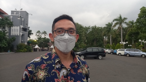 Kepala Bagian Humas Pemkot Surabaya Febriadhitya Prajatara.