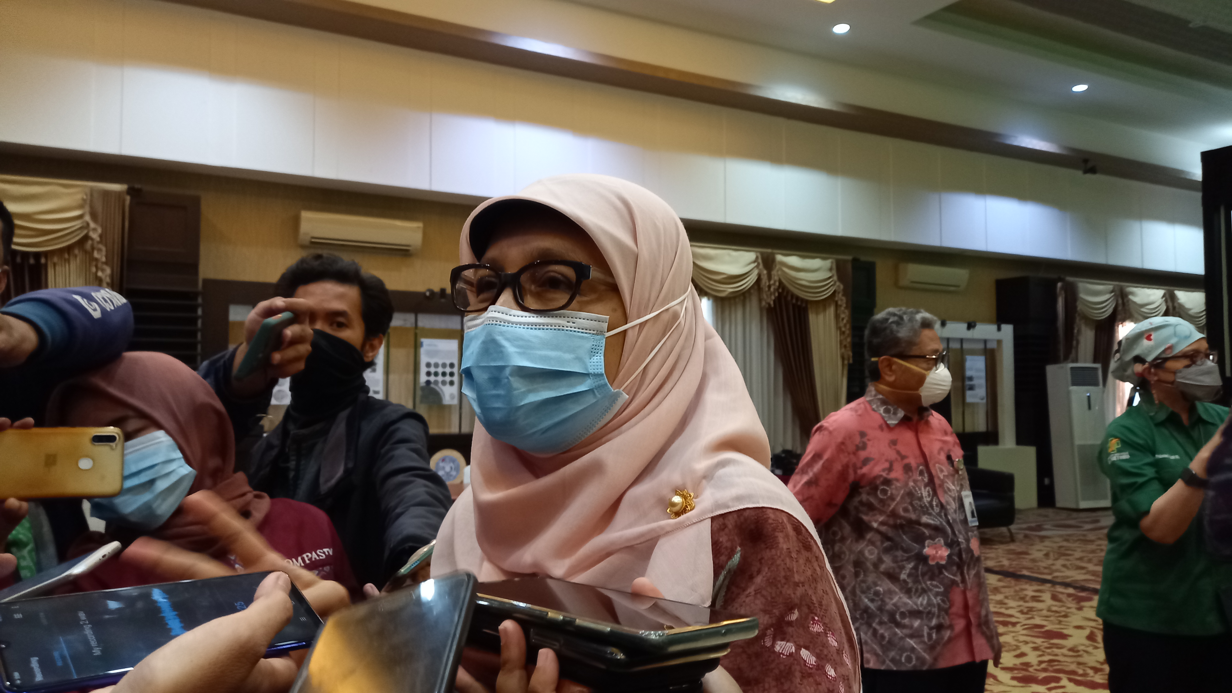 Koordinator Produk Riset Covid-19, Prof. Dr. Ni Nyoman Tri Puspaningsih