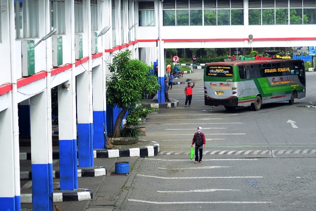 Suasana di Terminal Purabaya Surabaya