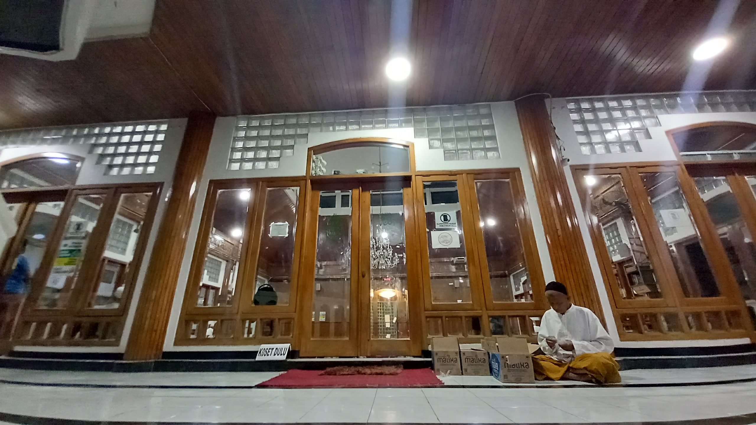 Masjid Serang yang berada di Jl. Panggung, Nyamplungan, Kecamatan Pabean Cantian, Kota Surabaya