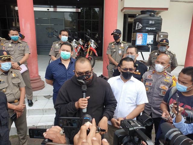 Putu Arimbawa pria yang melontarkan ucapan goblok ke pengunjung mal karena memakai masker.