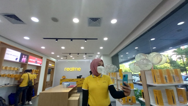 Realme Official Store di Plaza Marina lantai 1.