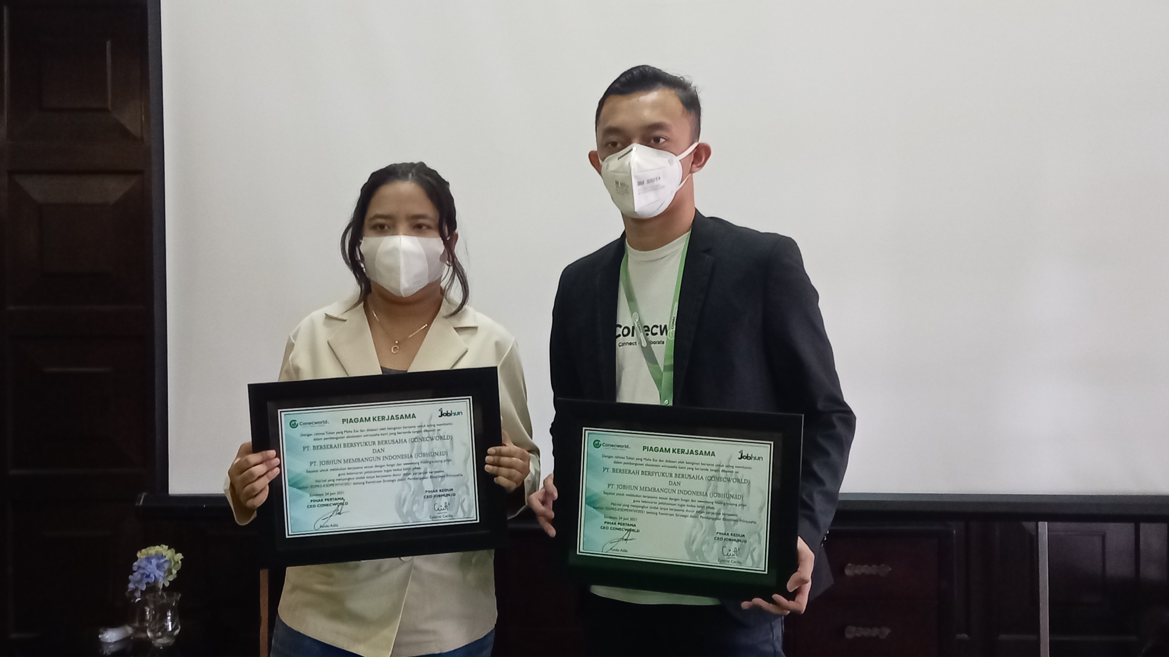 Founder & Chief executive Officer Jobhun, Cynthia Cecilia dan Founder & Chief executive Officer ConnecWorld, Fando Adila