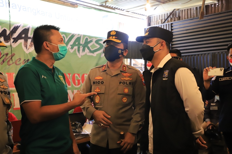 Presiden Persebaya Surabaya Azrul Ananda, Wali Kota Eri Cahyadi, dan Kapolda Jatim Irjen Pol Nico Afinta.