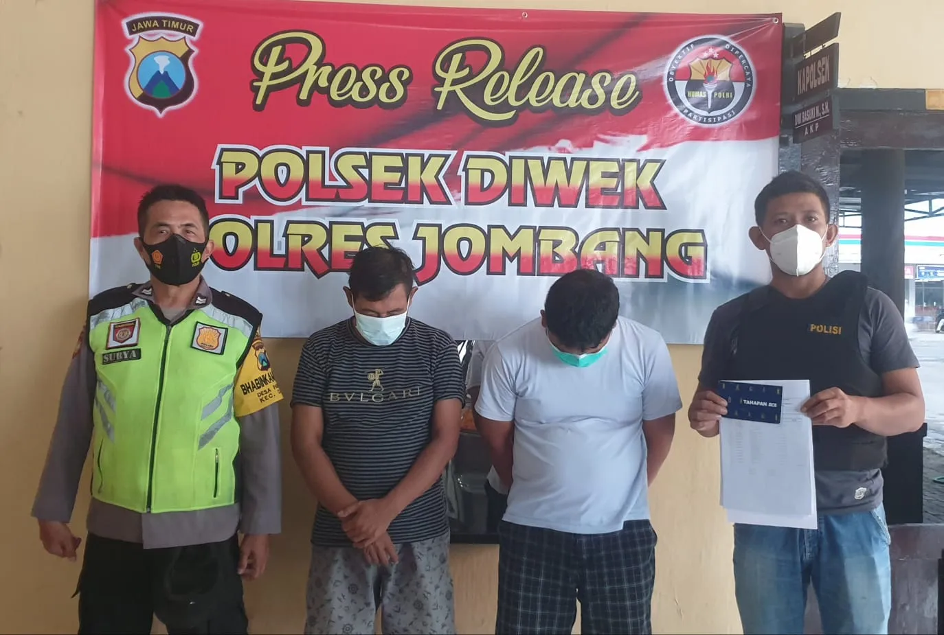 Dua Warga di Jombang Kuras Rekening Tabungan Temannya