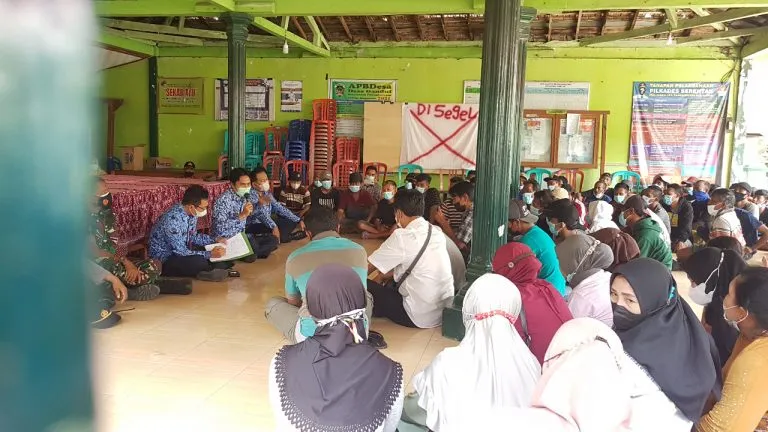 Warga Demo Pilkades Hasil Imbang, Bupati Madiun Ahmad Dawami Turun Tangan