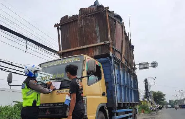 Cegah Kecelekaan Maut Balikpapan Terjadi, Satlantas Polres Gresik Gelar Razia Truk