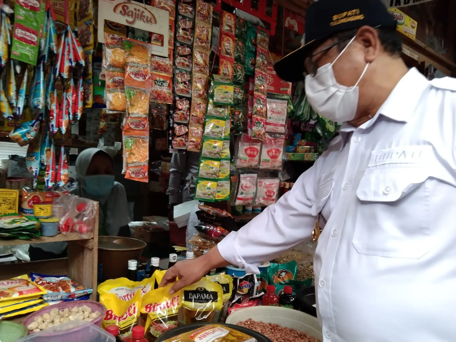 Kebijakan 1 Harga Minyak Goreng, Pedagang Tulungagung Akui Merugi