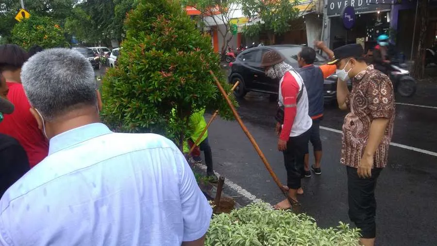 Surabaya Dilanda Hujan Deras, Wali Kota Tinjau Sejumlah Titik Genangan Air