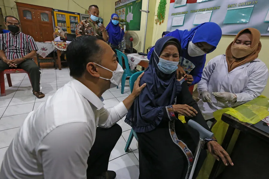 Baca juga : Percepat Vaksin Dosis Tiga, Pemkot Surabaya Gelar Vaksinasi Massal Lansia di Balai RW