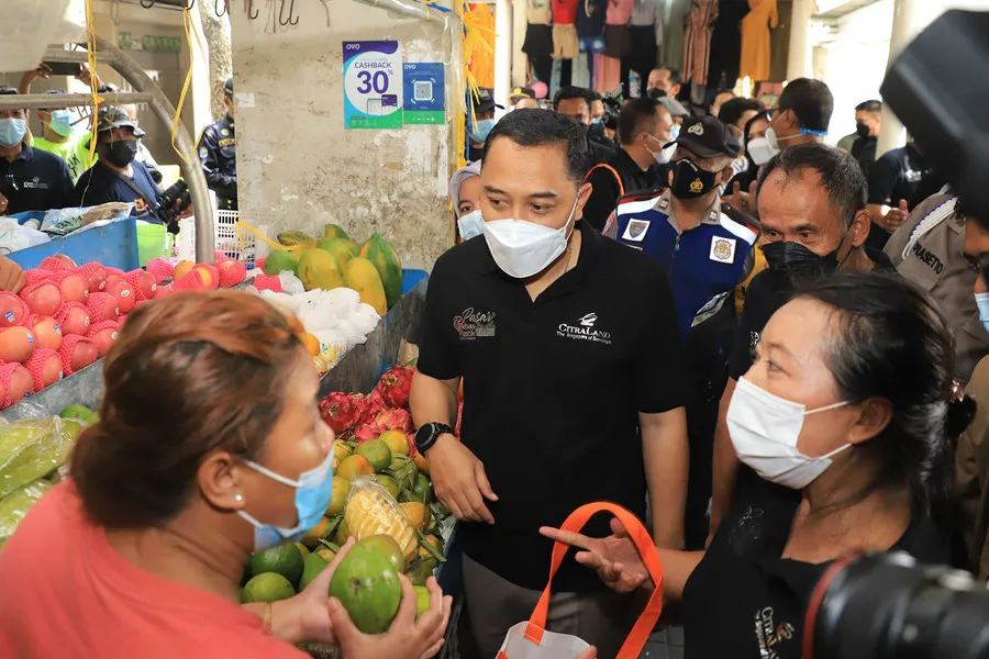 Wali Kota Eri Targetkan 5 Pasar di Surabaya Bebas Kantong Plastik Tahun 2022