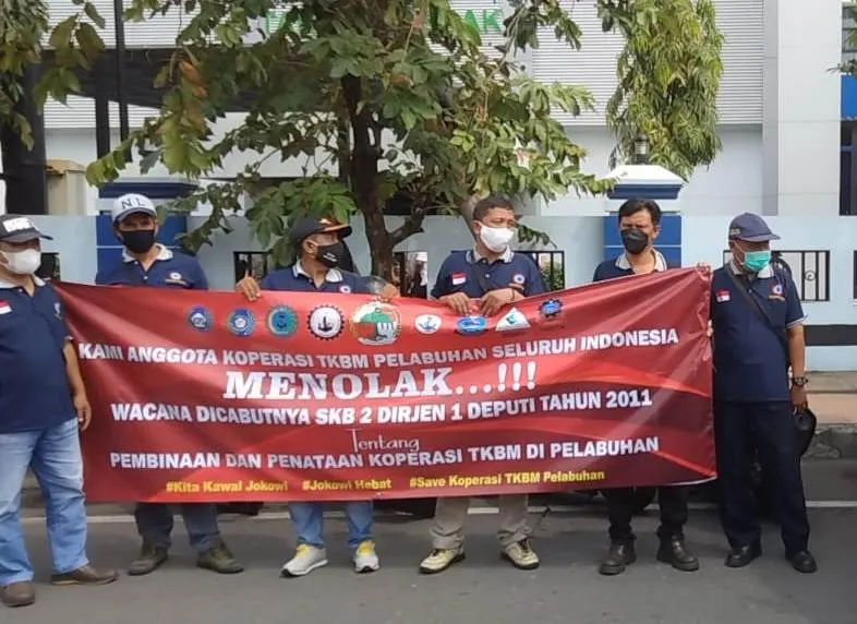 Buruh Bongkar Muat Tanjung Perak Demo Otoritas Pelabuhan Tolak Peralihan Status Koperasi TKBM