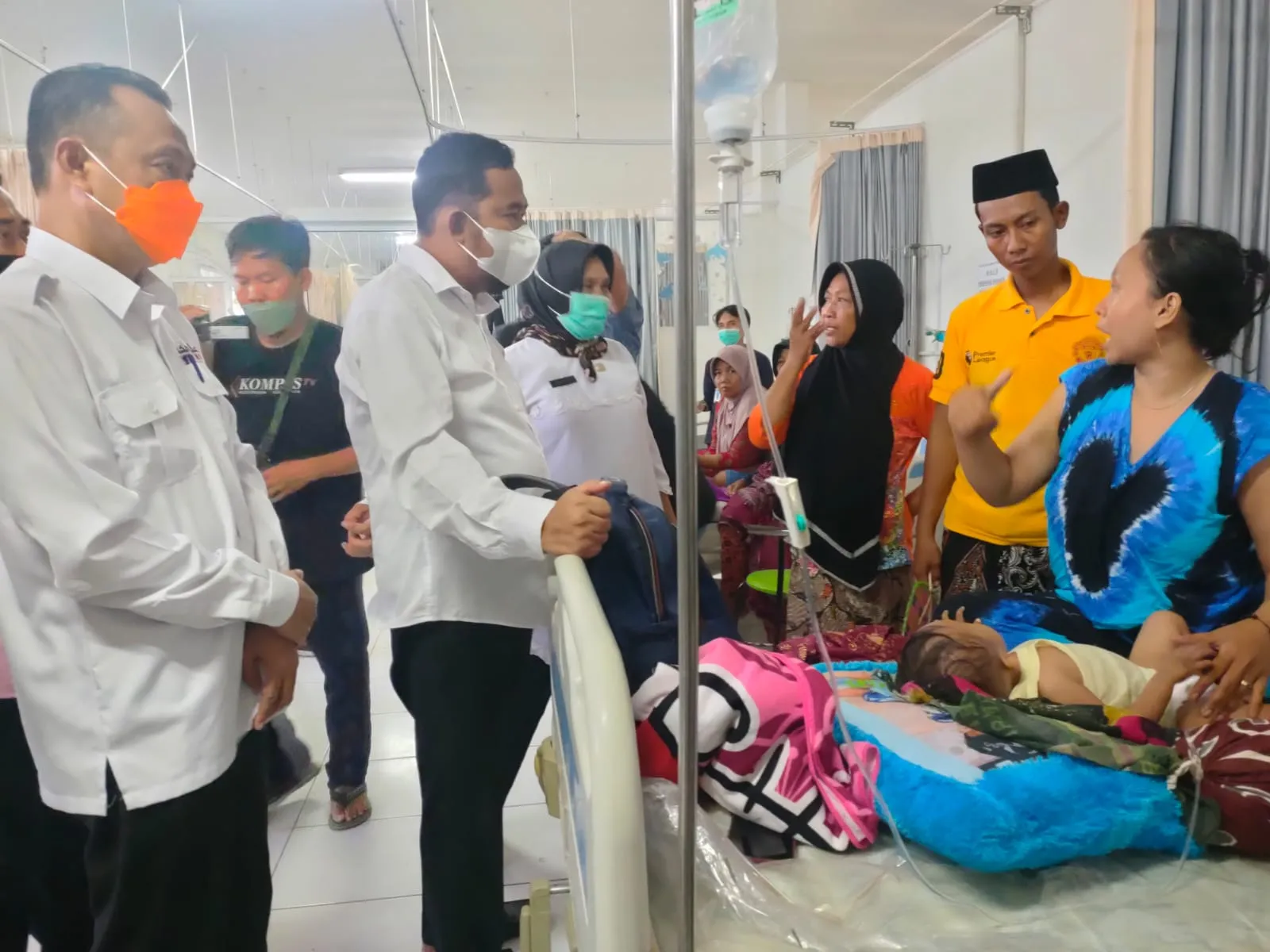 Tinjau Plafon Ambruk di RSUD, Bupati Sumenep Achmad Fauzi Minta Maaf kepada Pasien