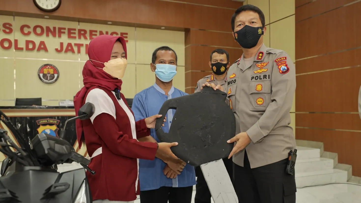 Kapolda Jatim Kembalikan Motor Hilang milik Pengemudi Ojol yang jadi Korban Curanmor
