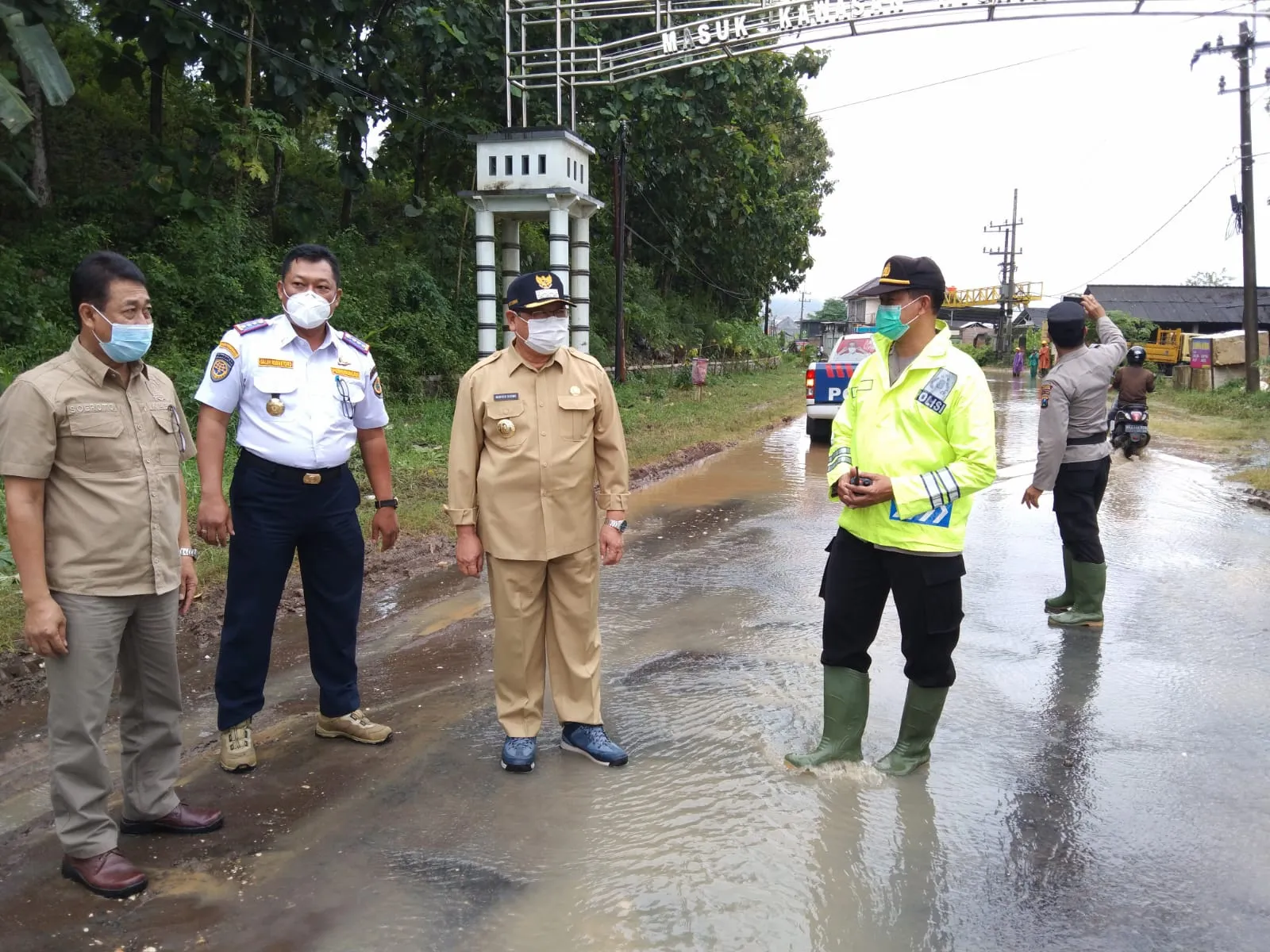 Jalan Campudarat-Besuki sering Banjir, Bupati: Perlu Kerjasama berbagai Pihak