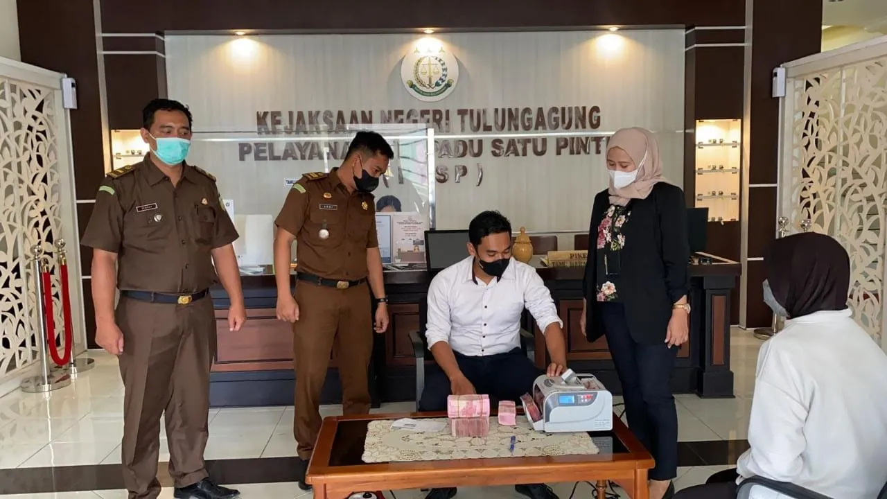 Terpidana Korupsi PDAM Tulungagung Bayar Denda Rp200 Juta