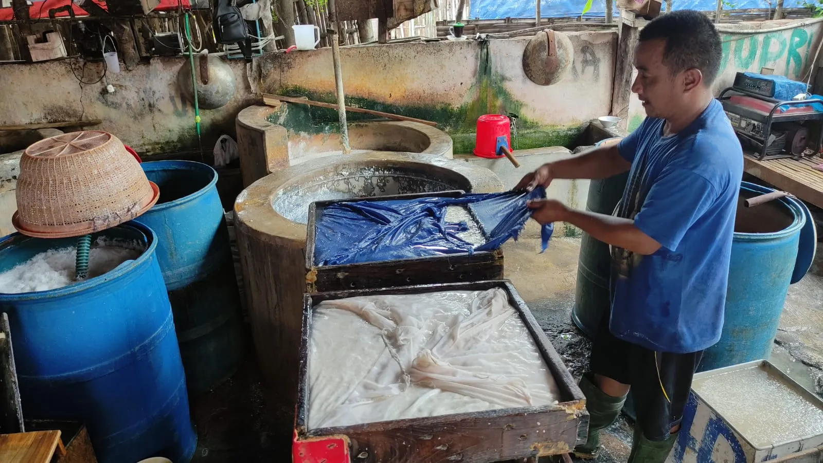Pengrajin Tahu di Probolinggo Tetap Produksi, Tapi Kurangi Ukuran dan Jumlah Karyawan