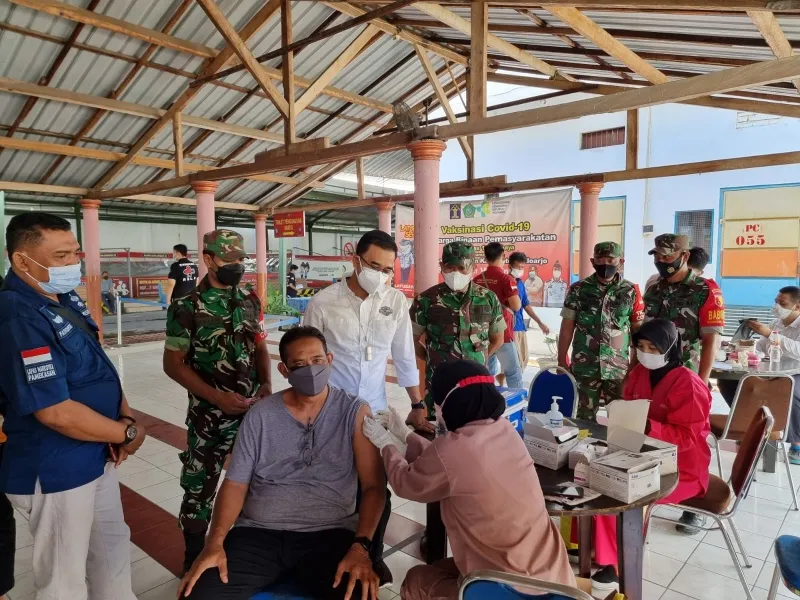 Sinergi Bersama TNI, Lapas Surabaya Gelar Vaksinasi COVID-19 Dosis Ketiga