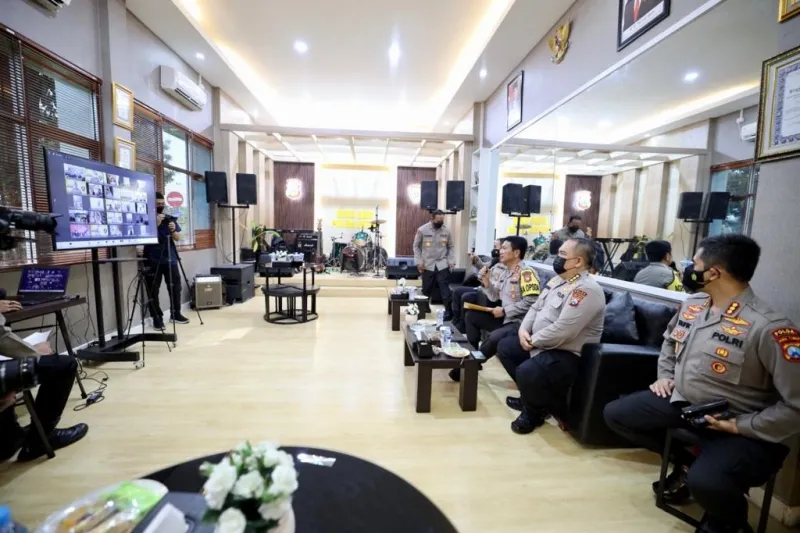 Kapolda Jatim Semangati Anggota yang Sakit dengan Aplikasi E-Yankes