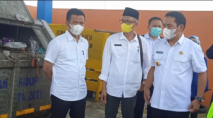 Wabup Jombang Sumrambah Tinjau Bak Sampah Program KOTAKU