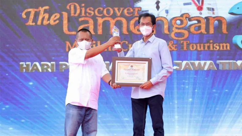 Terima Penghargaan dari PWI Jatim, Adi Sutarwijono: Kata-Kata adalah Kekuatan