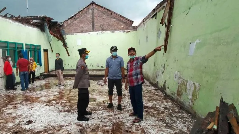 Atap Kantor Kelurahan Ganung Kidul Ambruk, Ketua DPRD Nganjuk: Tahun Ini Dibangun