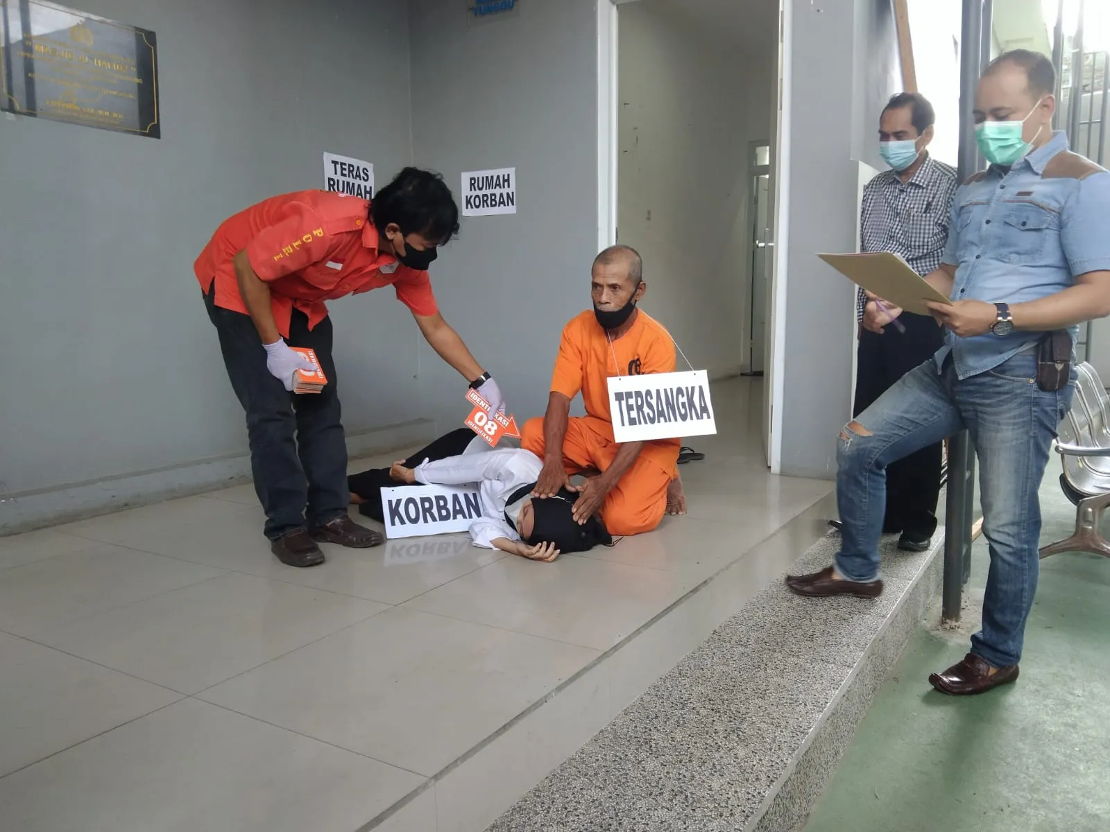 Rekontruksi Suami Bunuh Istri di Tulungagung, Terungkap Korban Dibenturkan Hingga 10 Kali