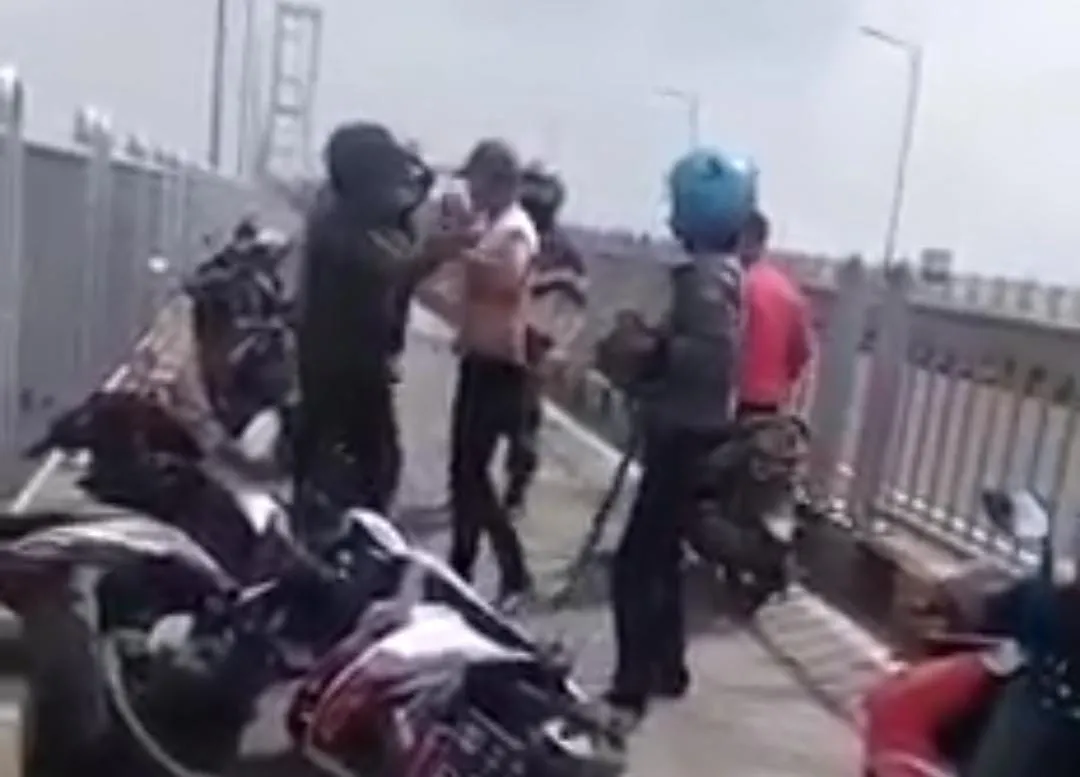 Lagi! Seorang Pria Melompat Terjun dari Jembatan Suramadu Surabaya