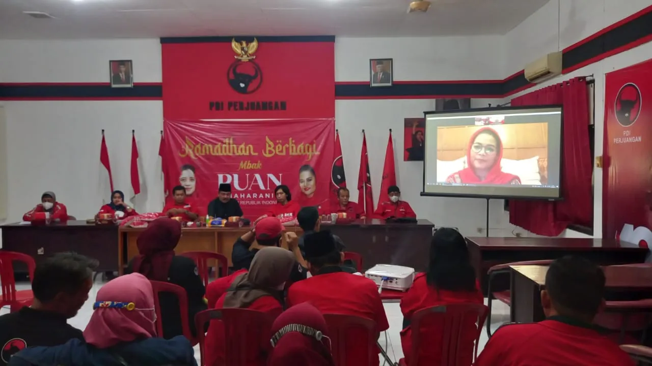 Puti Guntur Bagikan 2000 kantong beras Mbak Puan