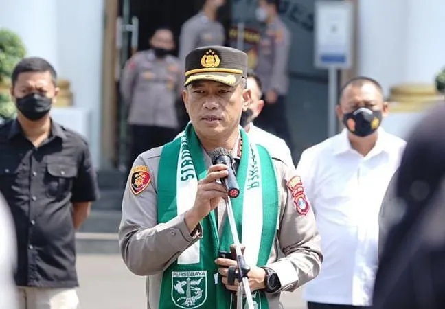 Asyik Indehoy Bersama Pramugari Didalam Hotel, Oknum Pilot Digrebek Istri