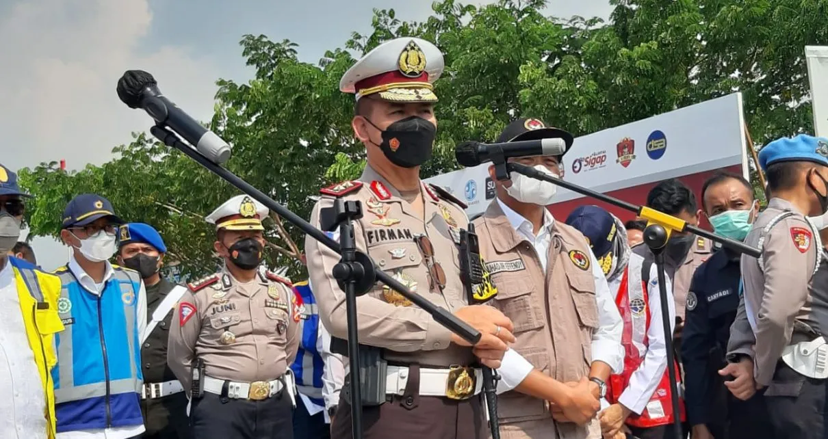 Kakorlantas Himbau Masyarakat Manfaatkan Jalur Alternatif Dampak Dari Pemberlakuan One Way Kalikangkung - Cikampek